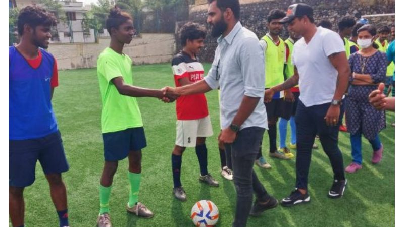  ആദിവാസി ഊരുകളിലെ യുവാക്കൾക്ക് ഫുട്ബോൾ പരിശീലനം