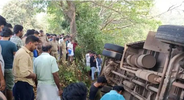  ബസ് സ്കൂട്ടറില്‍ ഇടിച്ച് മറിഞ്ഞ് അപകടം; ഒരാൾ മരിച്ചു