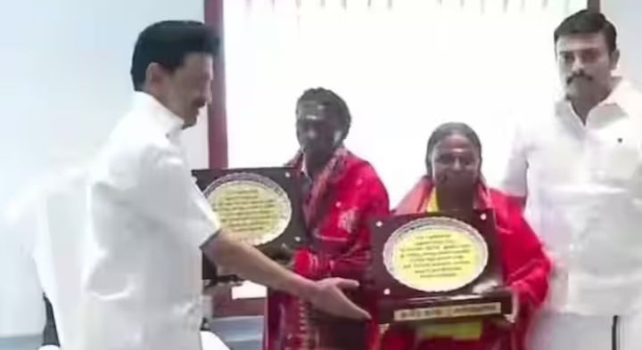  ആന പരിപാലകരായ ദമ്പതികളെ ആദരിച്ച് സ്റ്റാലിൻ