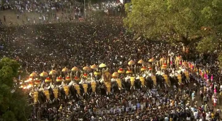  തേക്കിൻകാട് മൈതാനിയെ ജനസാ​ഗരമാക്കി തൃശൂ‍രിന്റെ പൂരാവേശം